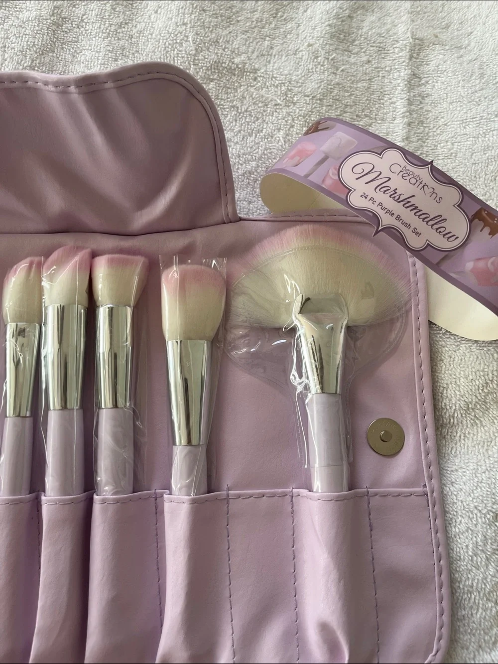 Beauty Creations Makeup Brushes Kit 24 PC - Marshmellow